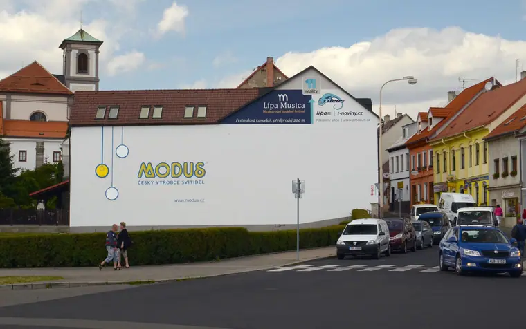 Reklamní deska a malba na fasádě — realizace Reklama Klapka, Česká Lípa
