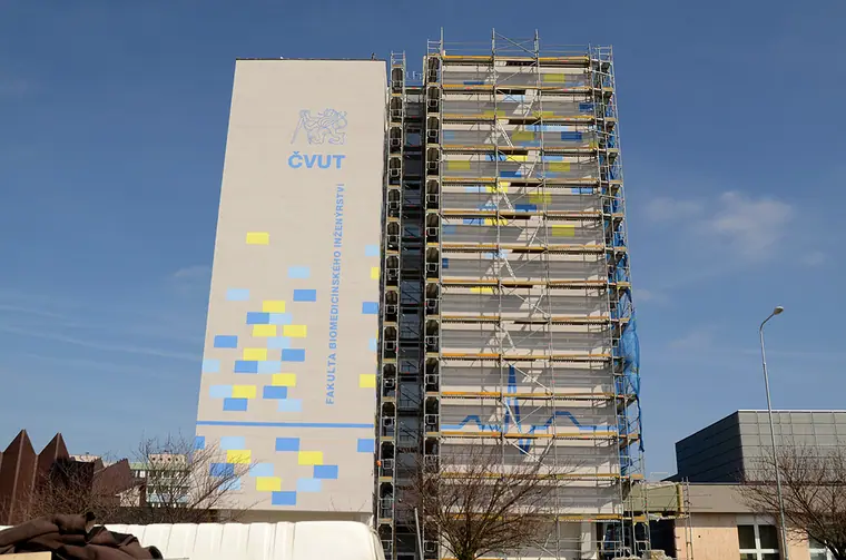 Reklamní deska a malba na fasádě — realizace Reklama Klapka, Česká Lípa