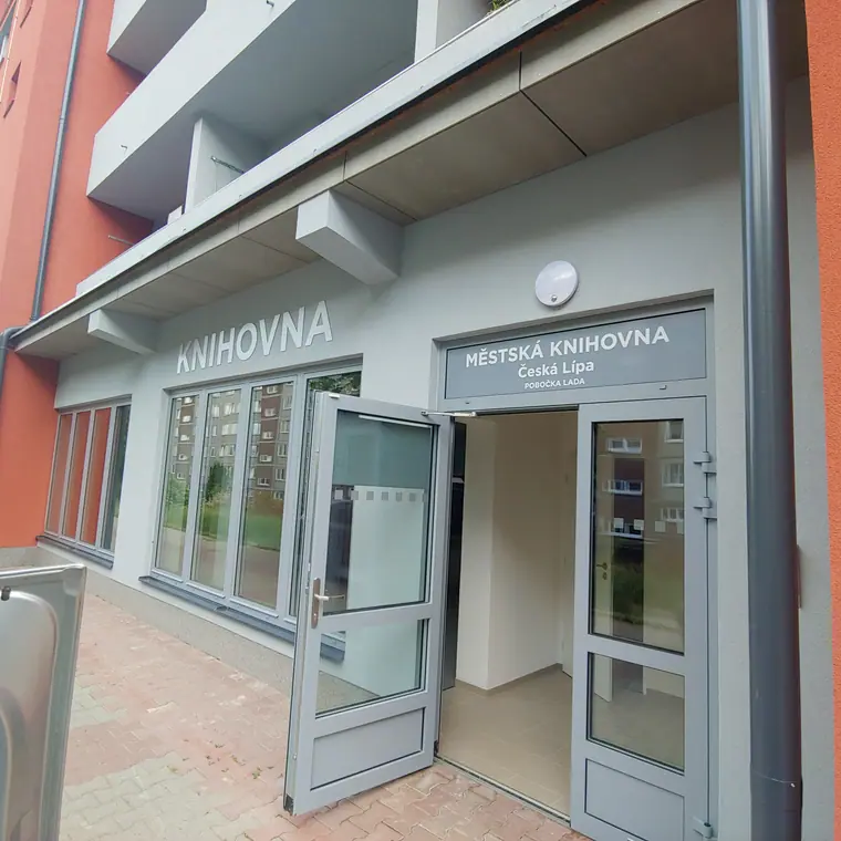 Polep a grafika výlohy — realizace Reklama Klapka, Česká Lípa
